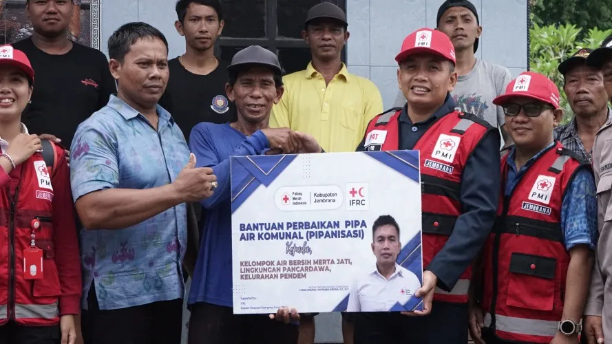 PMI Jembrana Salurkan Bantuan Pipanisasi kepada Kelompok Air Bersih Merta Jati