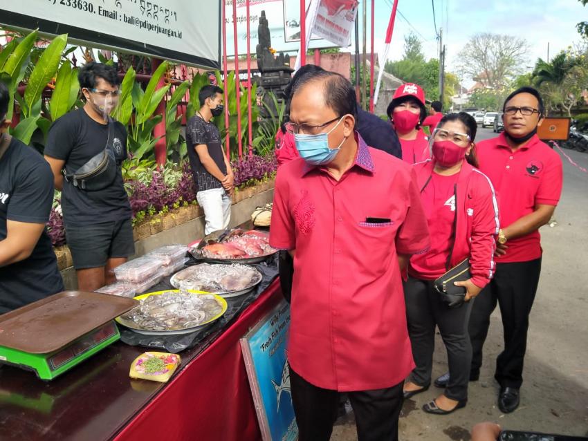 Putus Rantai Tengkulak PDI Perjuangan Gelar Pasar 